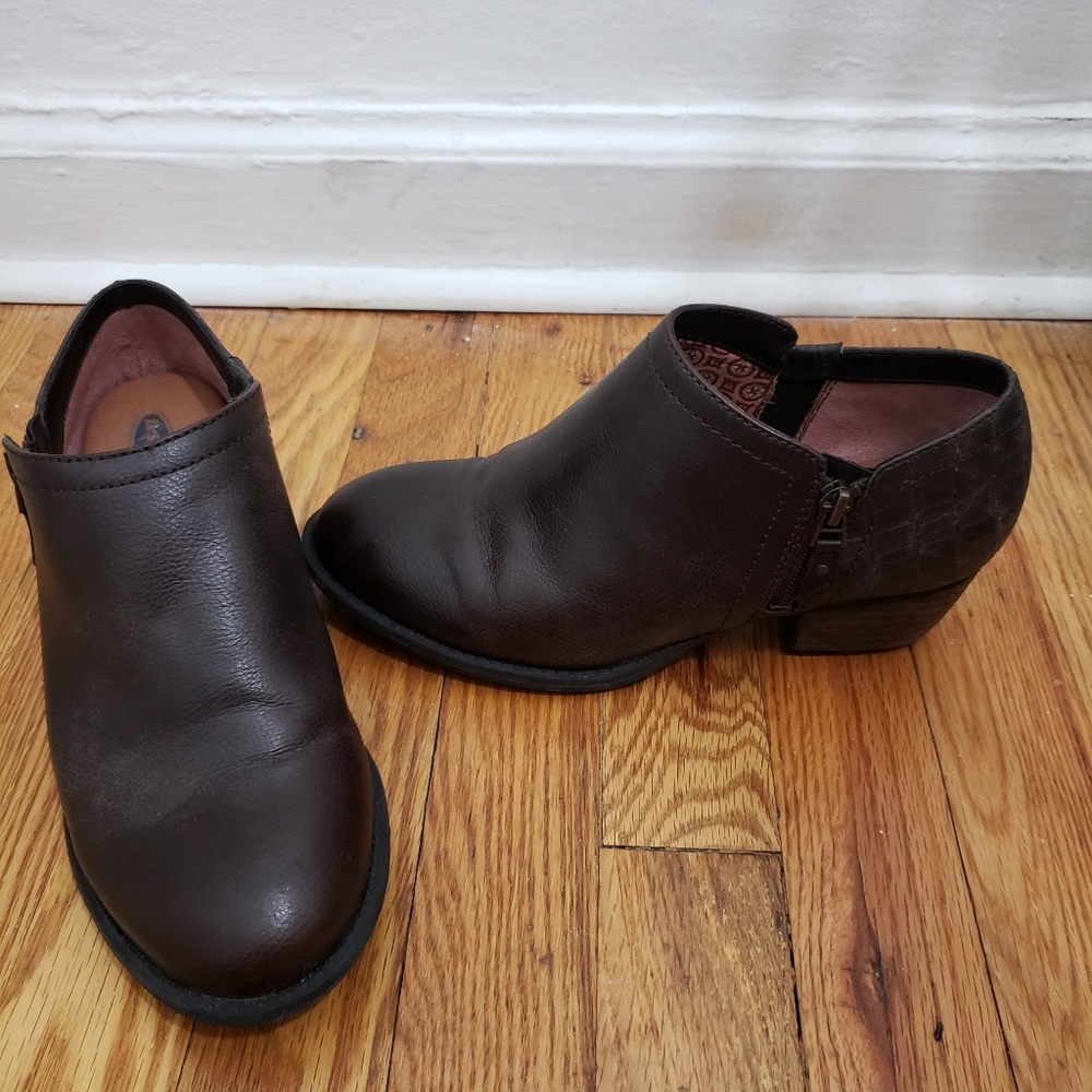 Dr Scholls shoes Woman boots 
size 8W